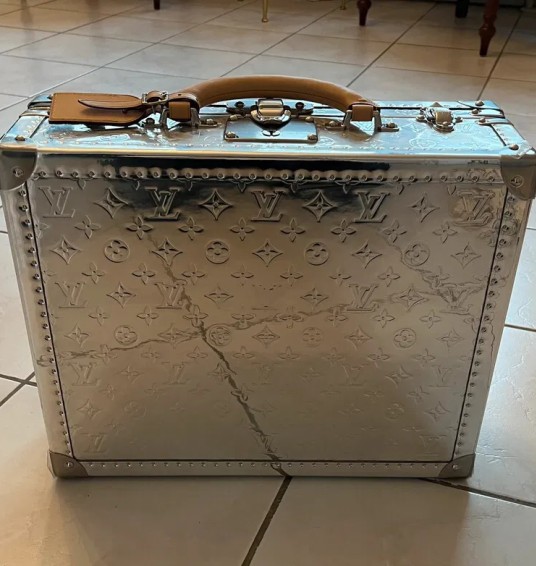 Серебристый зеркальный чемодан Louis Vuitton Vachetta Cotteville 40